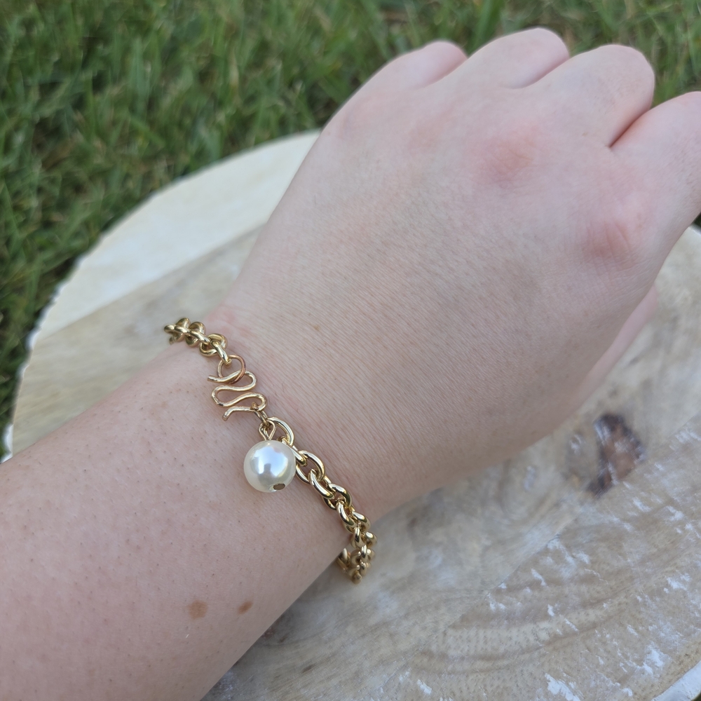 Elegant Gold Chain Bracelet with Pearl Charm - Picture 10 of 10